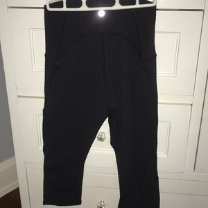 Lululemon cropped leggings w/ mesh side